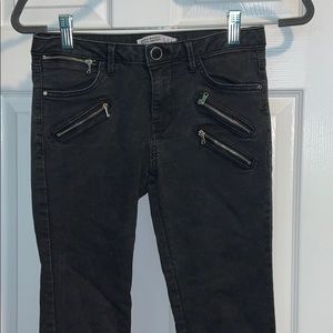black zipper jeans